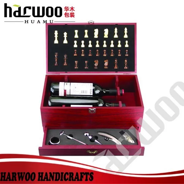 Винный набор в стиле ретро, витрина с шахматами и выдвижным ящиком