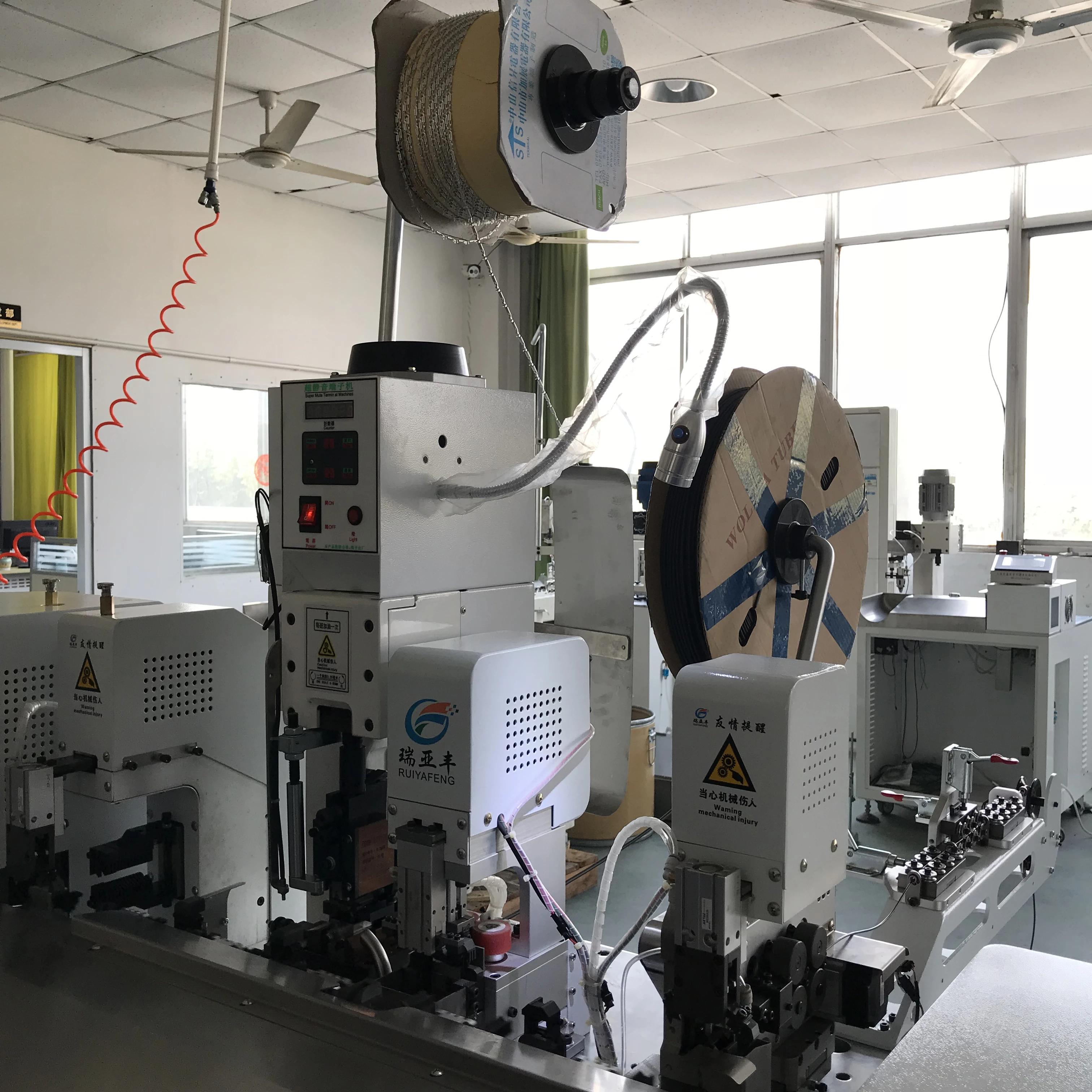 
heat shrink tubing Full automatic single-head heat shrinkable tube inserting and terminal crimping machine 