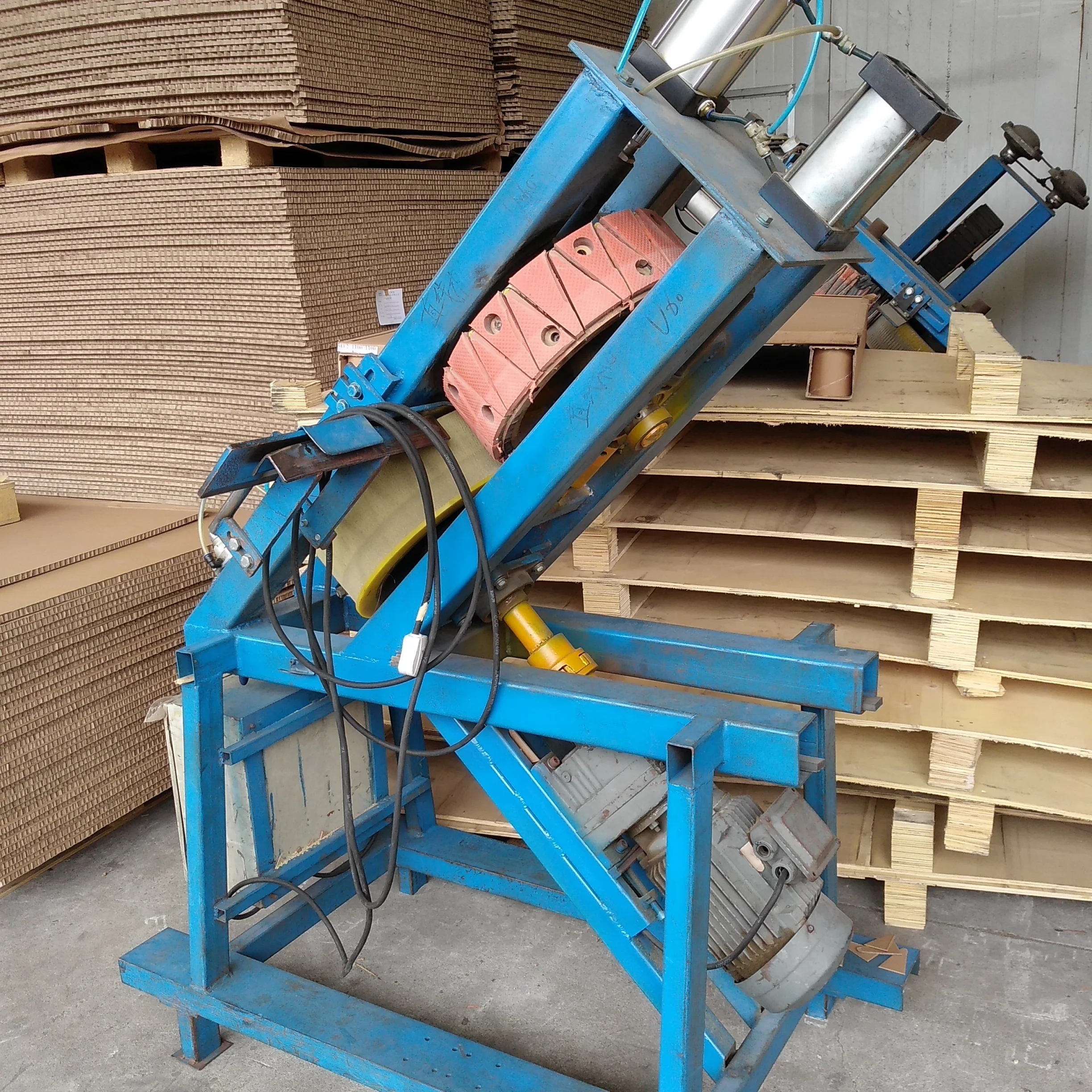 Strong Protective Paper Wrap Around Corner Edge Board rotary punching Machine