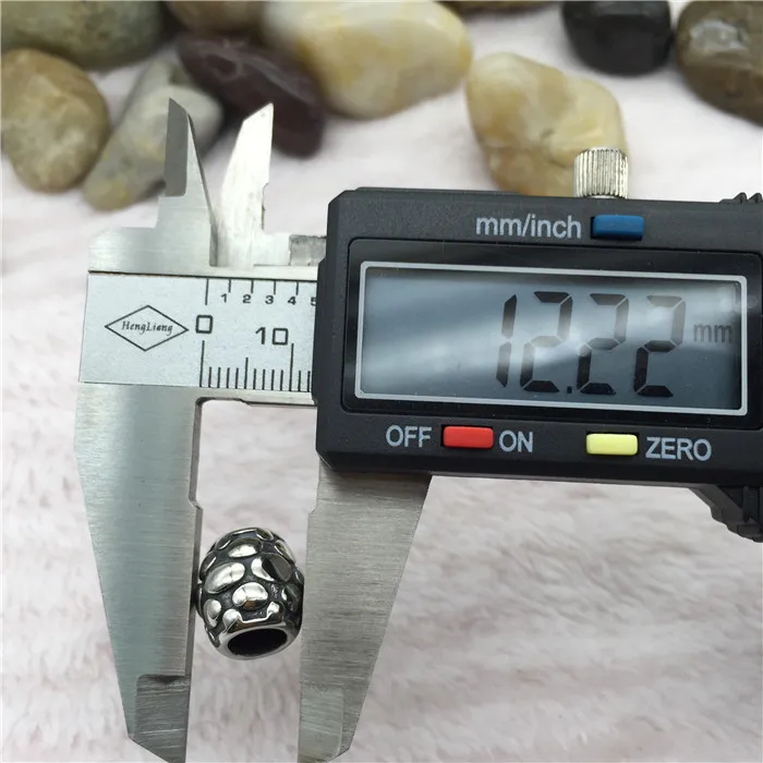 Оптовая продажа, бусины-шармы из нержавеющей стали на заказ, отверстие 6 мм, бесплатные образцы для мужских браслетов