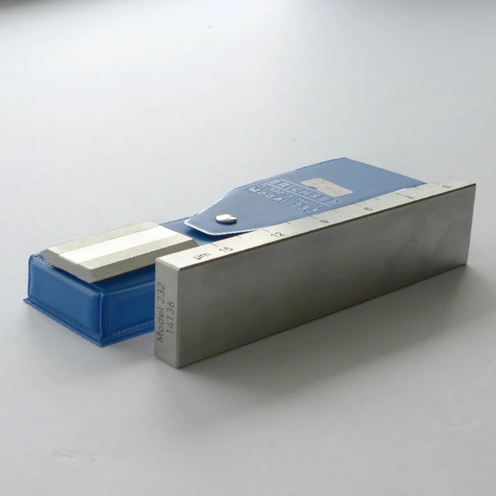 Two well-machining wedge grooves grind fineness gauge