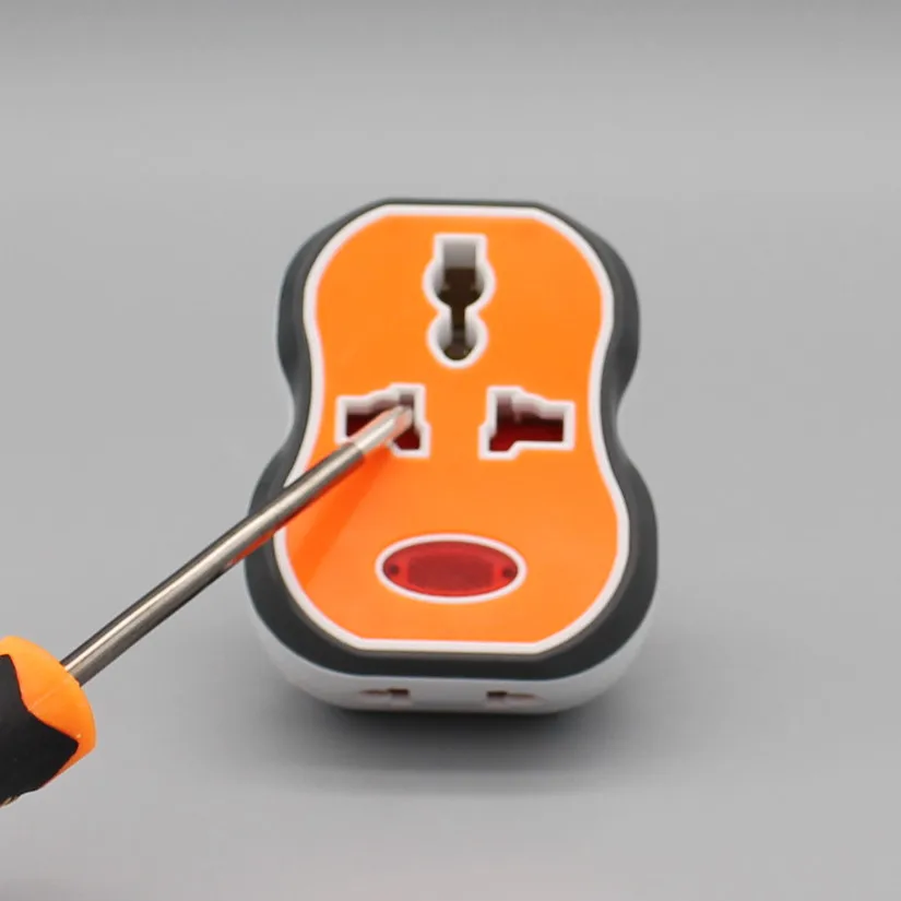 Universal 13A adapter socket worldwide travelling adaptor