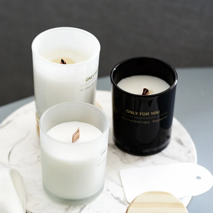 Wholesale Professional Manufacture Decorative Black/White Glass Jar Natural Soy Wax Scented Candles With Wood Lid