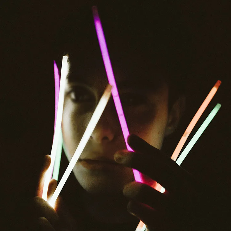 8 GLOW BRACELET COMBINED WITH CONNECTOR AND GLOW STICKS PACKED IN TUBES OF 100PCS