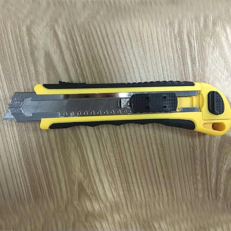 utility knife of three running blades,auto retractable utility knife with logo card