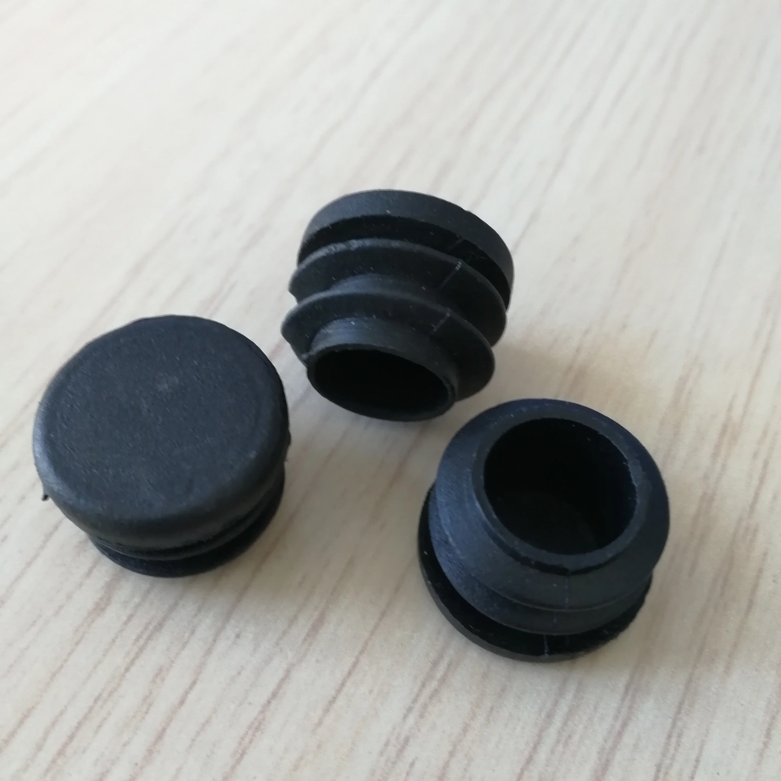 Ex-factory price wholesale in stock black white plastic cap plug threaded
