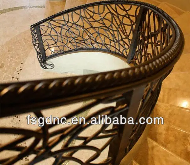 
 Уникальные лестницы из кованого железа  