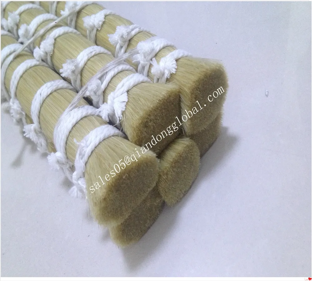 
Finely processed horse tail hair cleaned and organized by length 