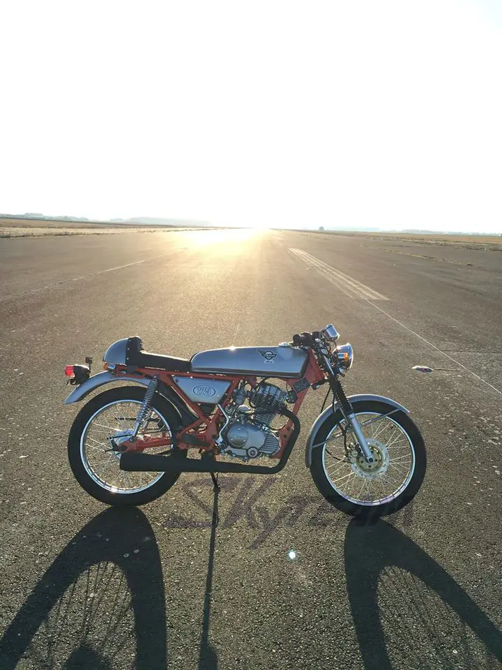 
SKYTEAM 250cc 4 stroke ACE Vintage Cafe Racer Scrambler Motorcycle 