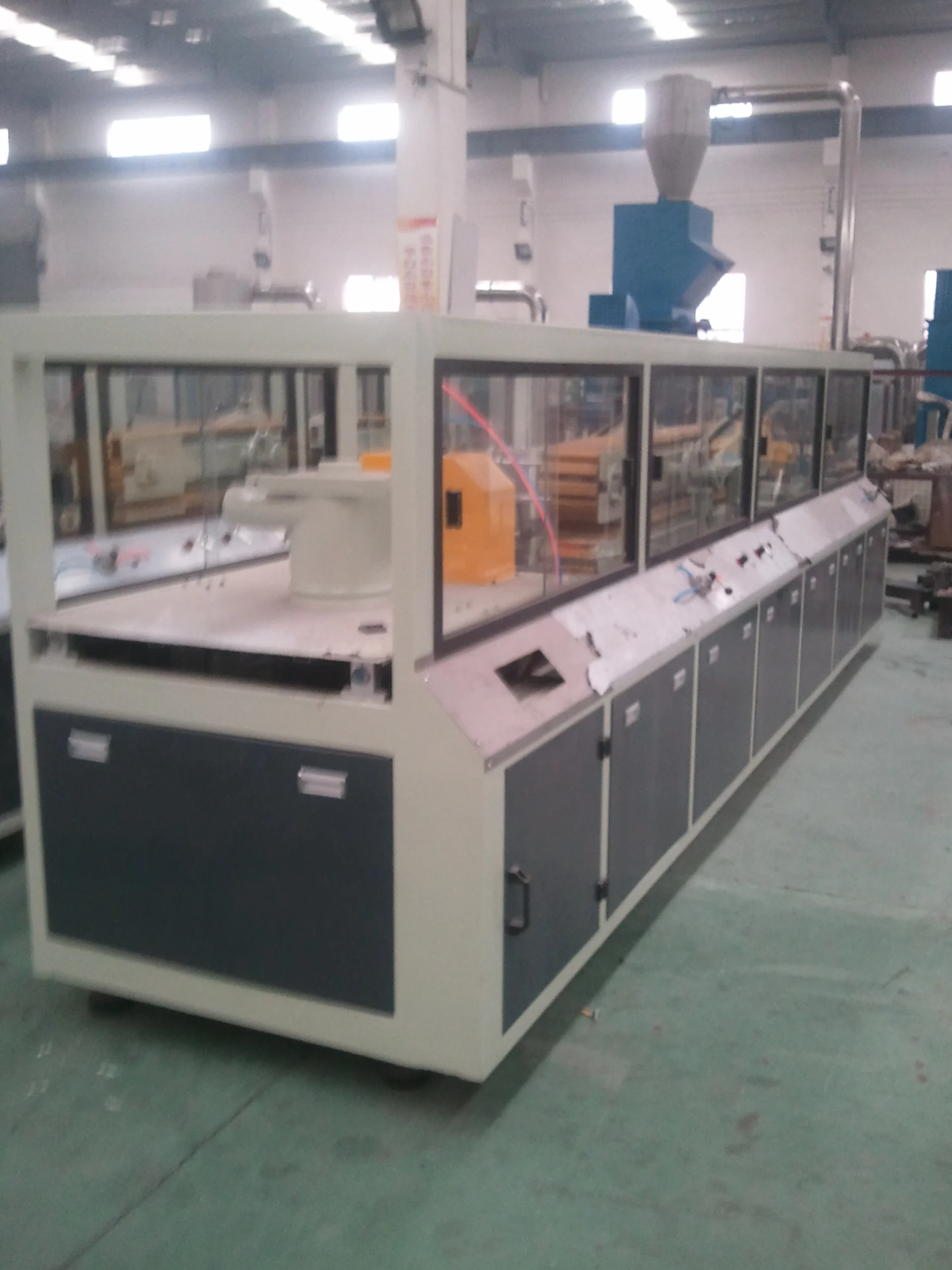 Пластиковый забор из НПВХ, ПВХ, ПЭ, ПП, ПВХ профиль, экструзионная линия