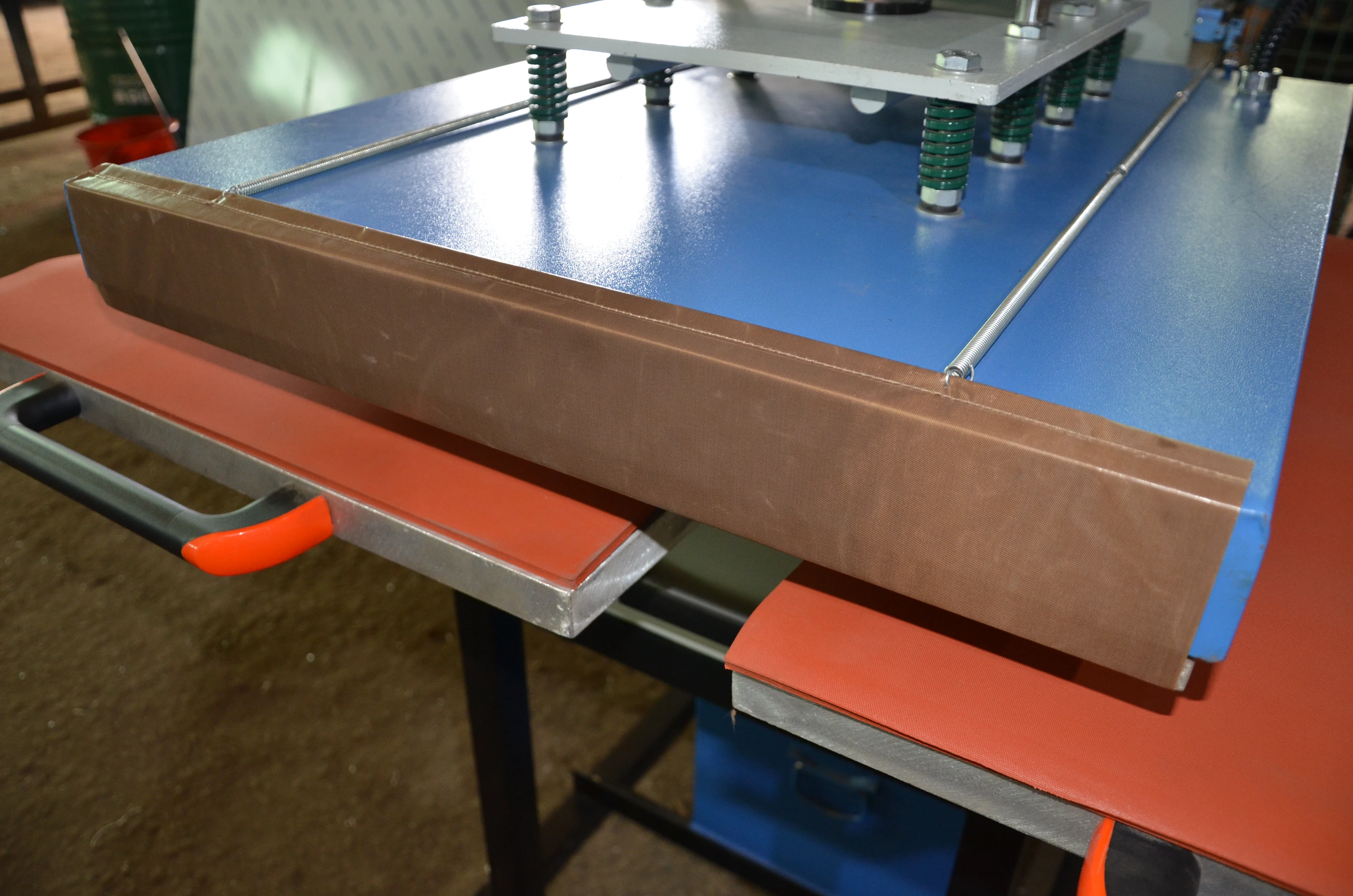 Hydraulic oil driver 24x32 inches double worktable garment cut sheet sublimation iron  bottom slide heat press machine