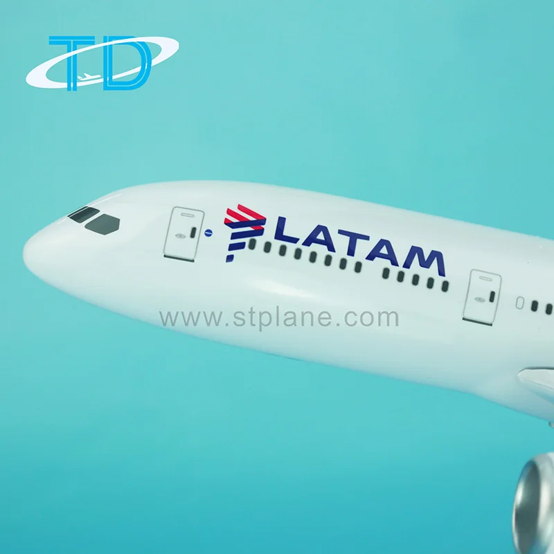 LATAM Boeing 787-9 1:200 28.5cm 2019 Souvenir Gift