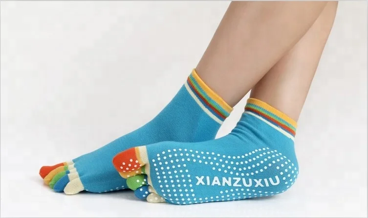 
UPGRADE Ladies anti-slip Yoga and dancing socks with five toes 