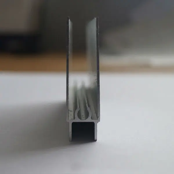 шкаф для одежды раздвижные двери из алюминиевого профиля