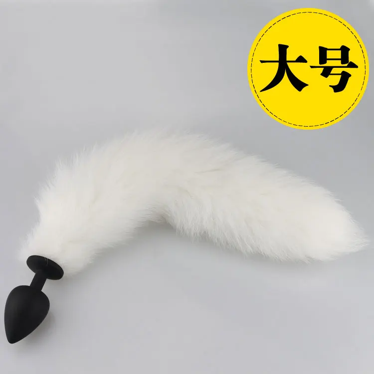 Anal fox tail hair with metal plug