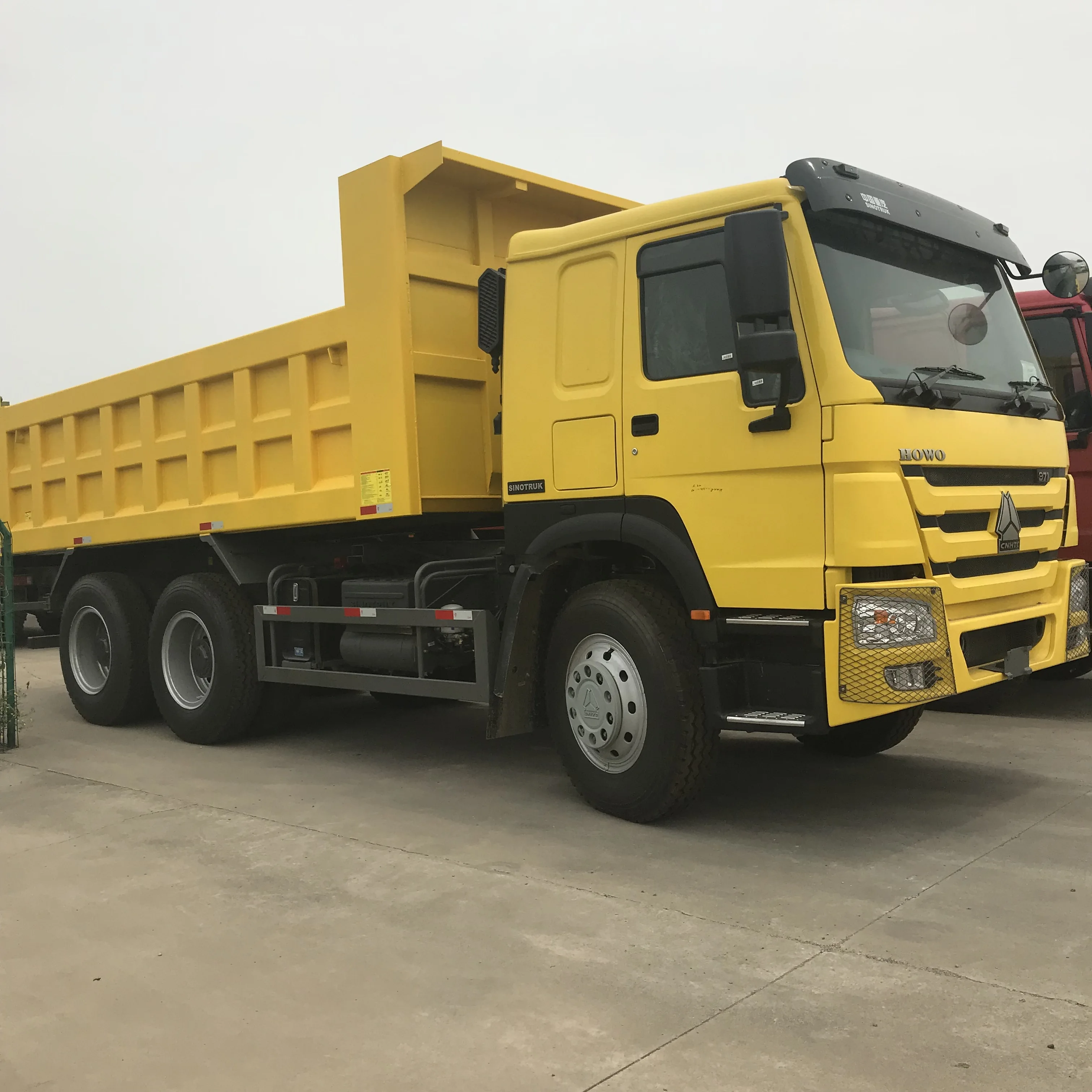 6x4 30ton Load 18Cubic Meter Volume Capacity Sinotruck Howo 371 Damper Truck