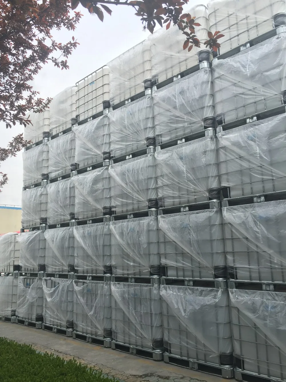 Hot water plastic IBC tank