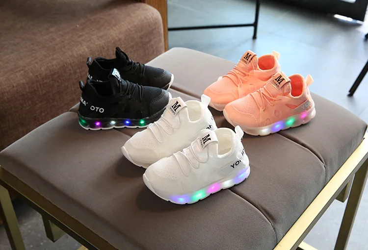 New Boys Girls Mesh Sneakers Children Shoes LED Breathable Running Shoes For Kids Flats Sports Footwear Star Fashion Casual Shoe