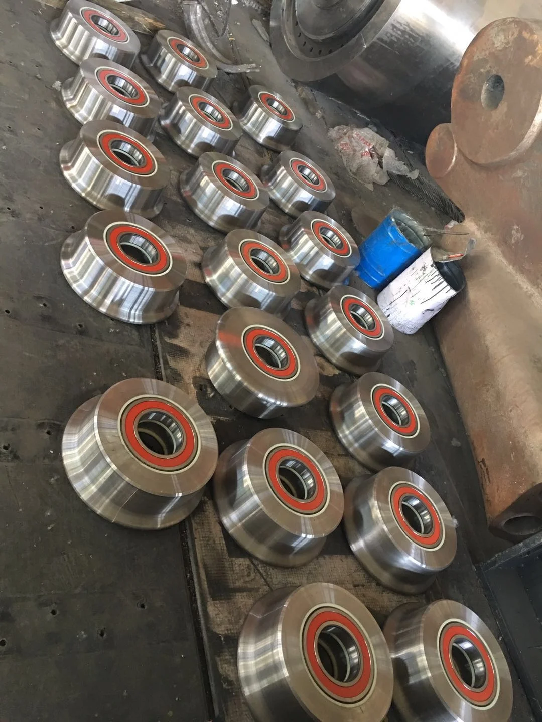 Heavy duty forged casting crane railway wheel steel trolley wheel with shaft assembly
