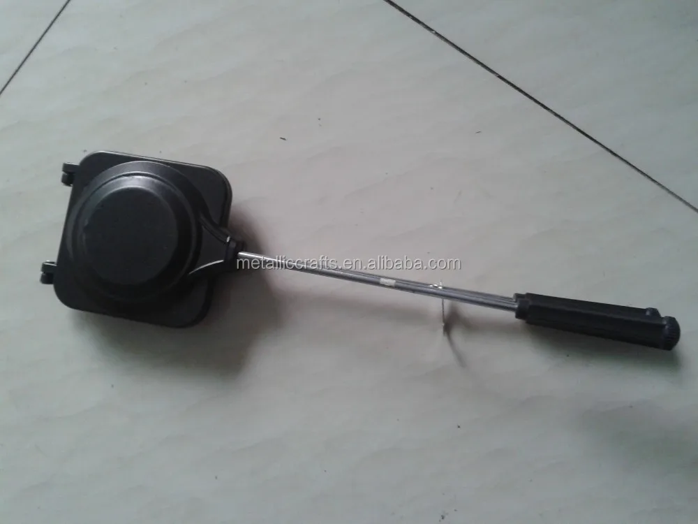 
die cast aluminum round fireside pie iron with stay-cool bakelite handles 