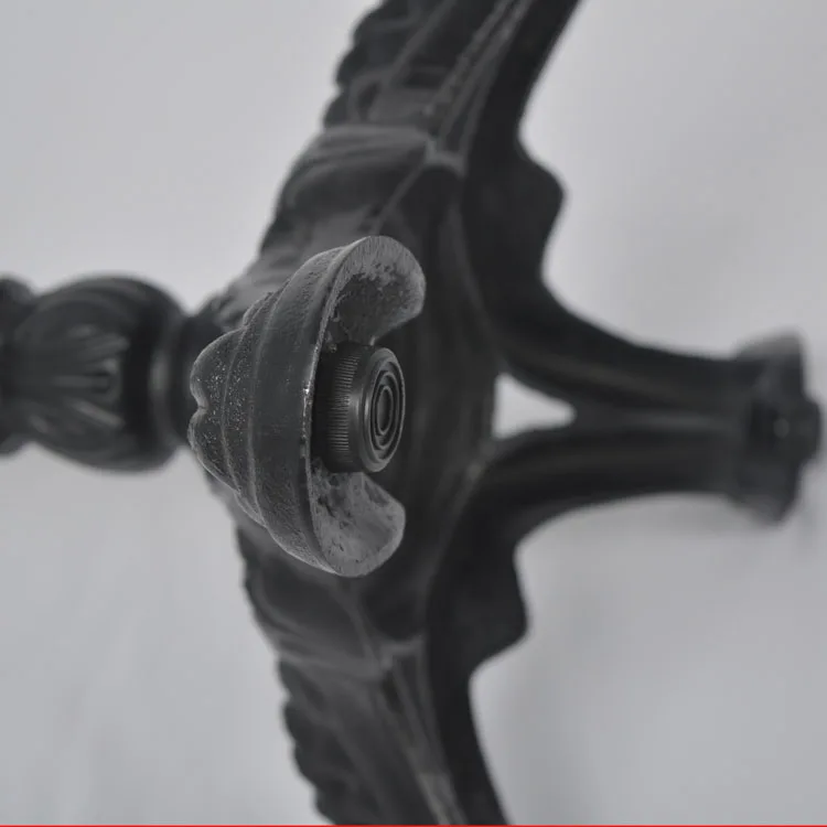 Деревянный стол с чугунным основанием журнальный столик