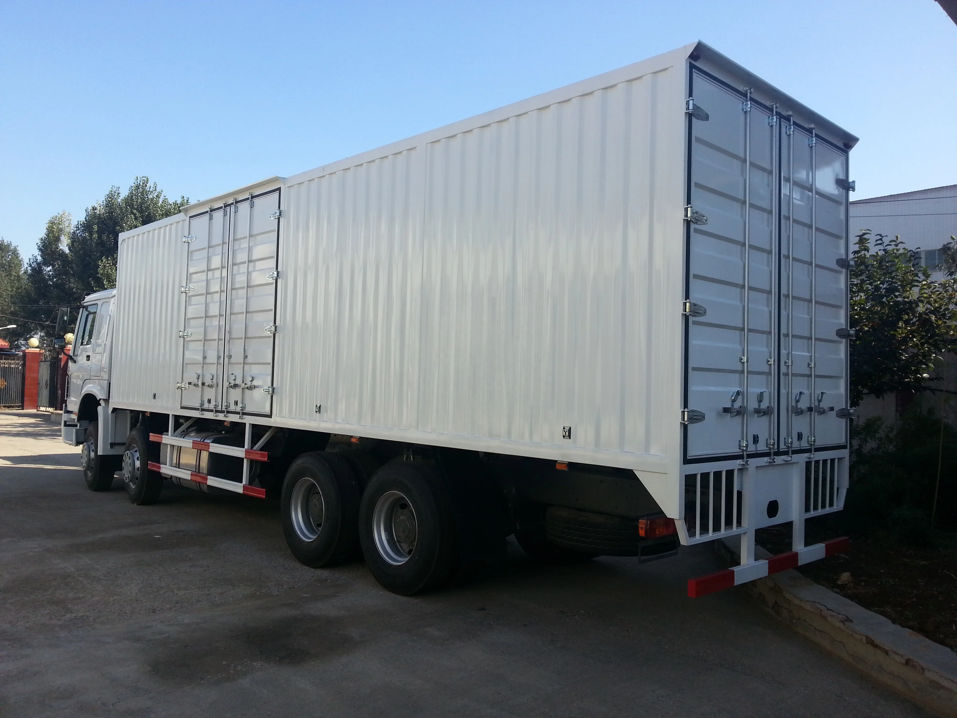 Грузовик фургон cargo т 40 t HOWO 50M3 12 wheels