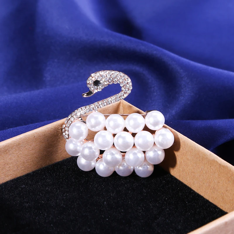 Metal Pretty Elegant Swan Brooch