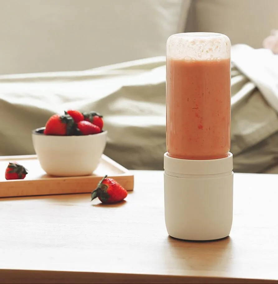 Wholesale 3.7V competitive colorful USB rechargeable blender smoothie maker blender travel portable blender cup