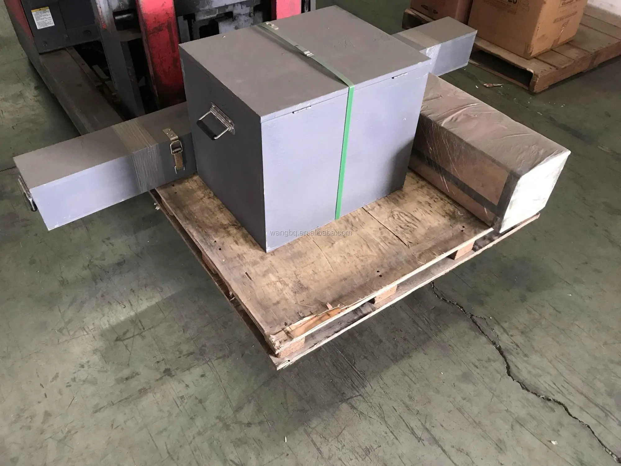 Small electric driver machine