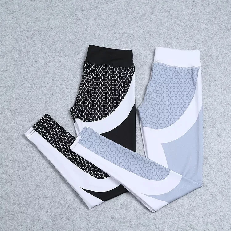 Ячеистой сетки шаблон печати эластичные обтягивающие фитнеса черного или белого цветов леггинсы для женщин с длинным рукавом спортивный