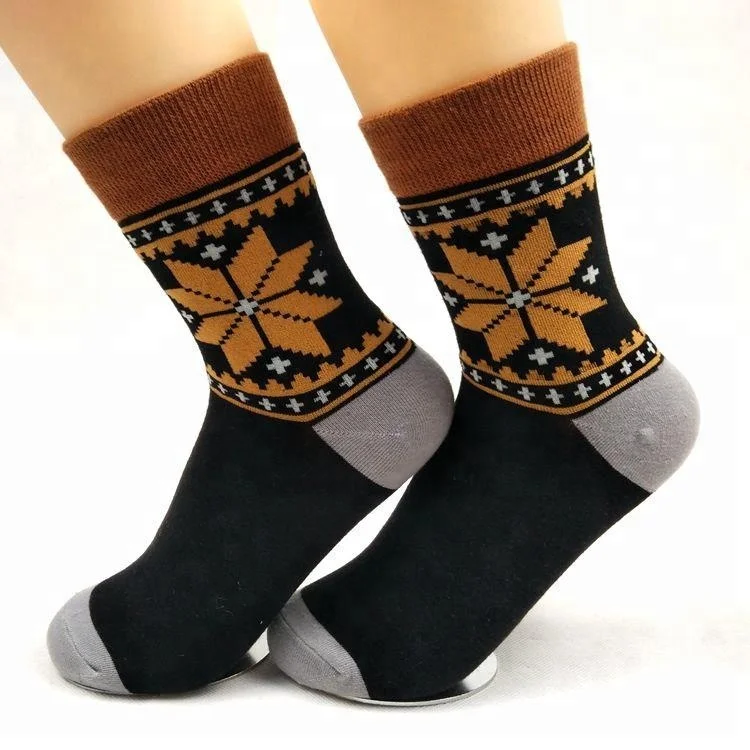 
Yinyu Fashion Limax Maple Leaf Jacquard Graphic Socks Custom Women 