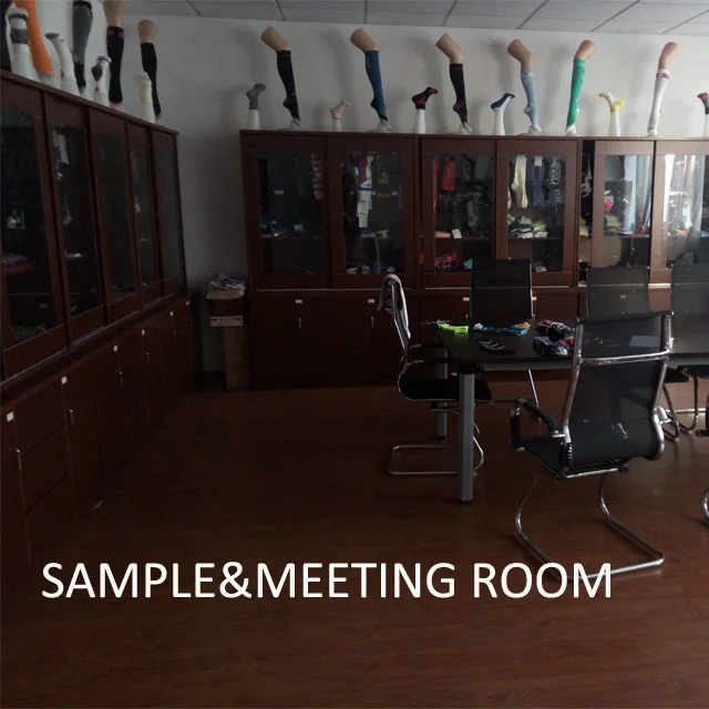 Custom non skid socks wholesale yoga sock with embroidery logo--Purple