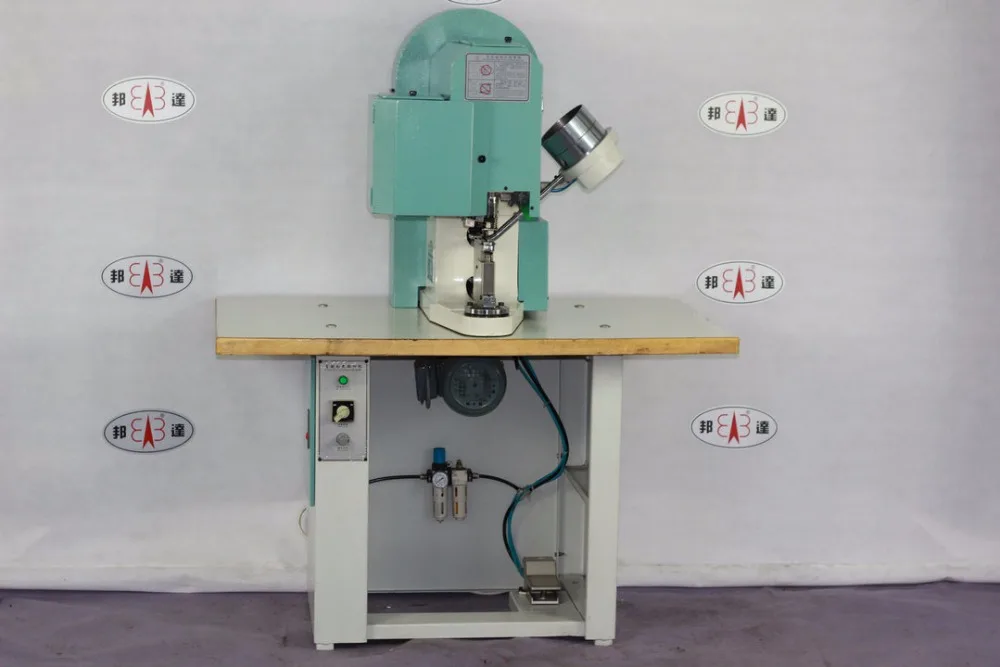 High Quality Automatic Women Safety Mountaineering Sports Leisure Shoes Fasten, Hook Button Fastening Machine