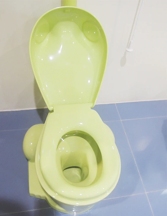 Best Ceramic Washdown Two Piece Baby Toilet Frog Green Toilet for Children