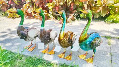 
outdoor garden decoration white Metal Swan 