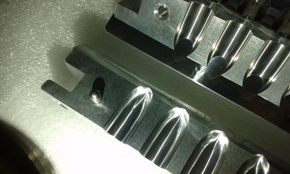 Custom lip balm aluminum mold maker inject mould plastic lipstick making mold