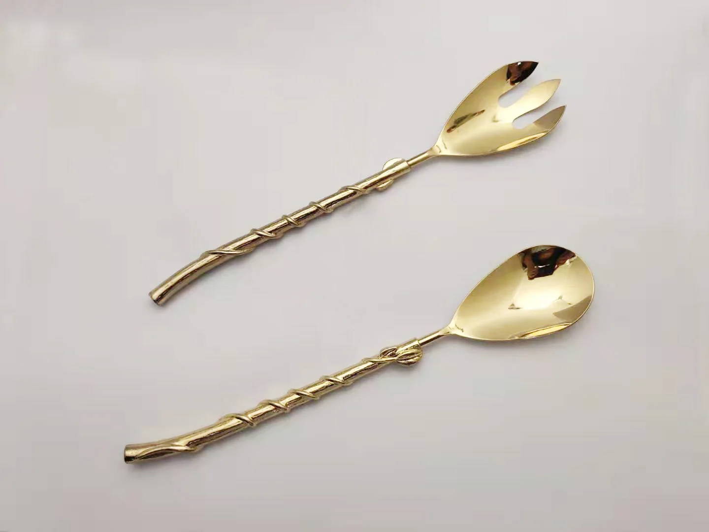 Metal branch with leaves salad tools set