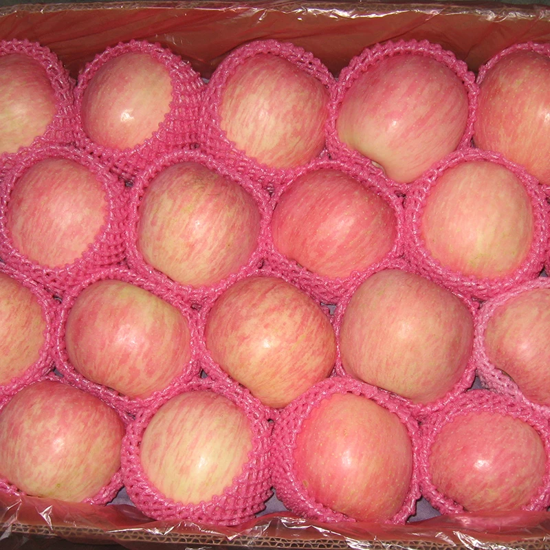 Красные вкусные яблоки от производителя