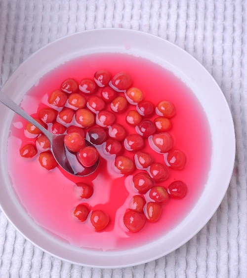Canned white Cherry fresh in syrup with stone no stem
