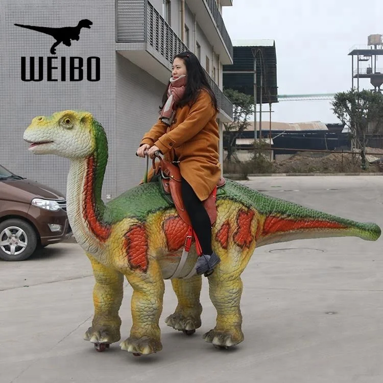 Life size dinosaur simulation walking dinosaur ride