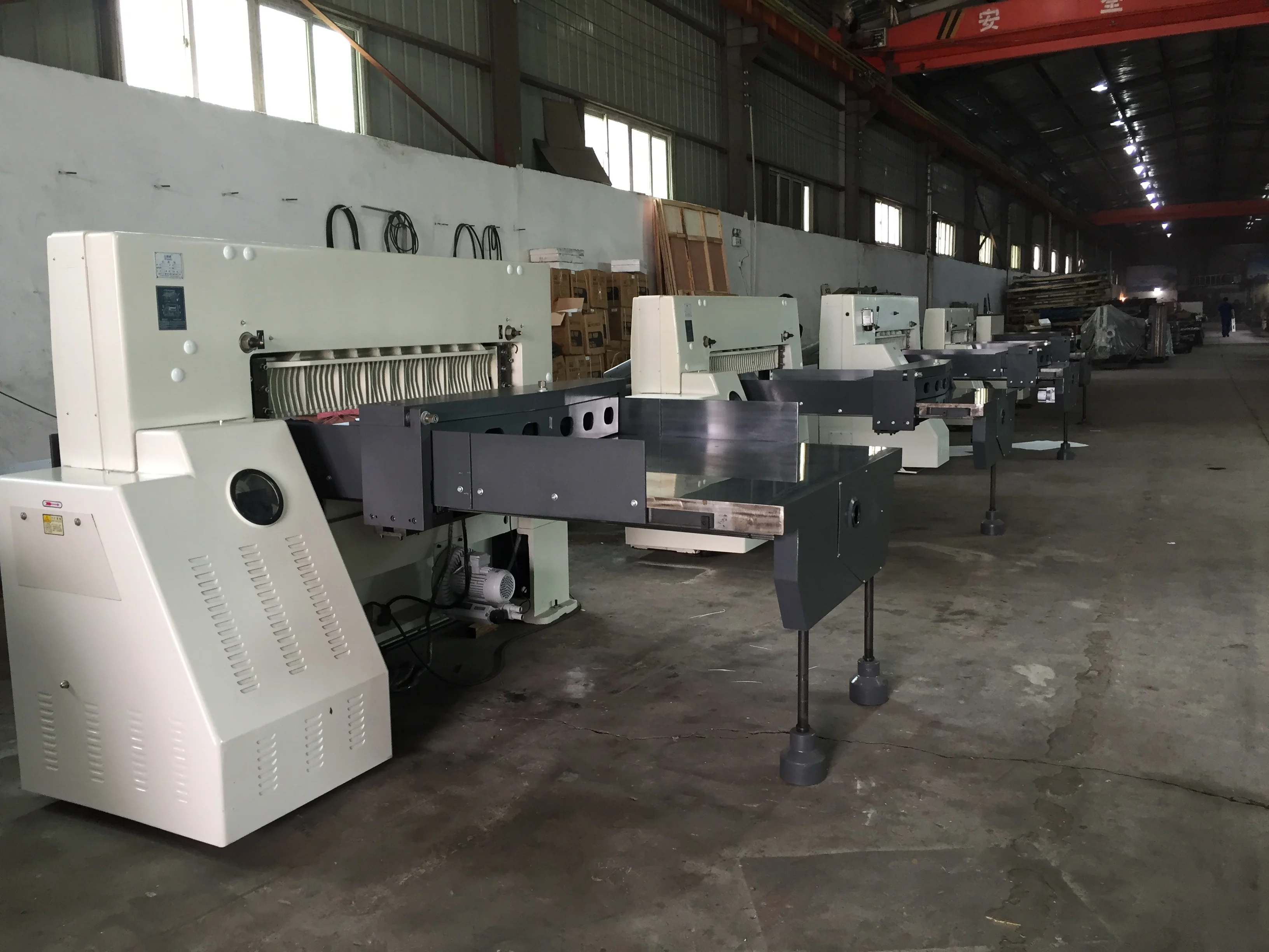 High Accuracy Automatic Cardboard Paper Cutting Machine