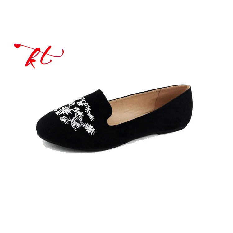 Latest design embroidery women fancy flat casual shoes