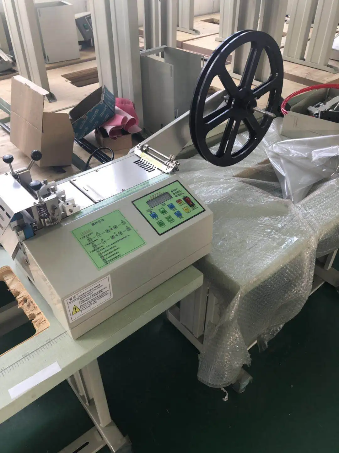 tape  cutting machine