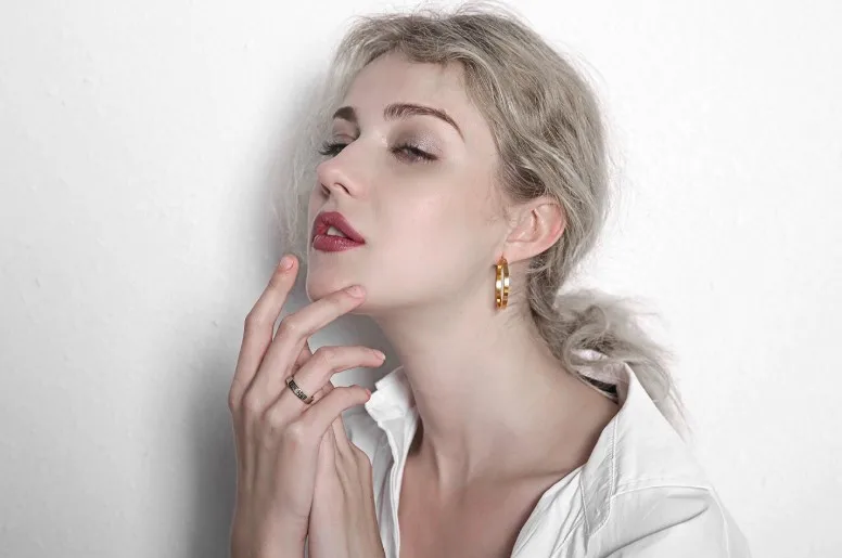 Минималистичные простые женские крупные большие золотые серьги-кольца