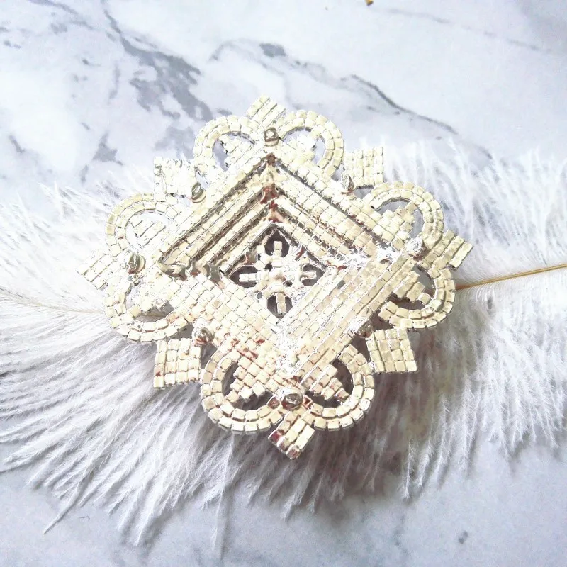 Туфли большого размера со стразами и пряжкой для свадебного приглашения