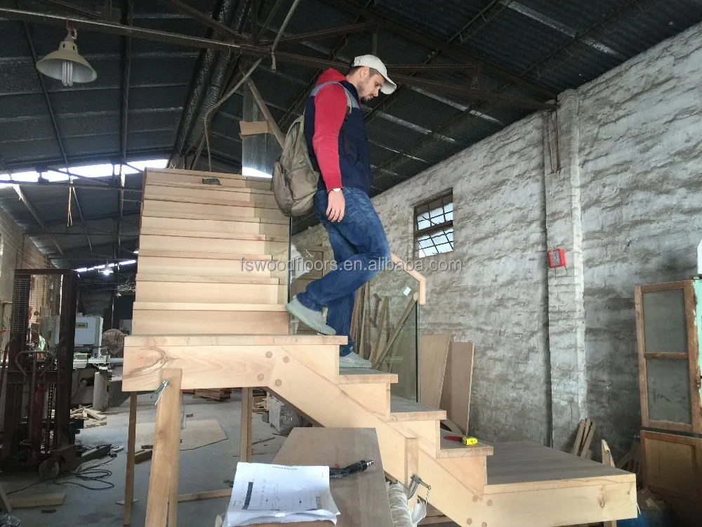 Крытая деревянная крышка для лестницы из массива дуба