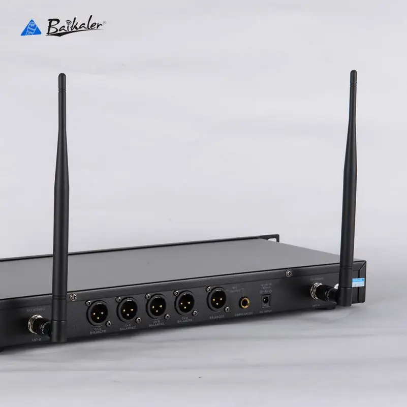 microphone with power bank 2600mah competitive wireless microphone for journalist