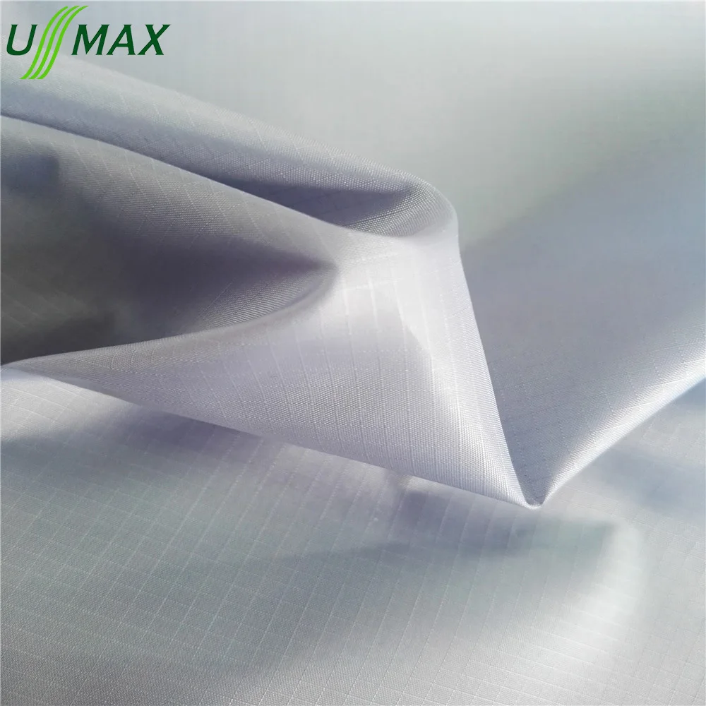 Водонепроницаемая каландр высокой плотности 30d * 30d 380T 0,2 ribstop 100% полиэстер ткань из микрофибры