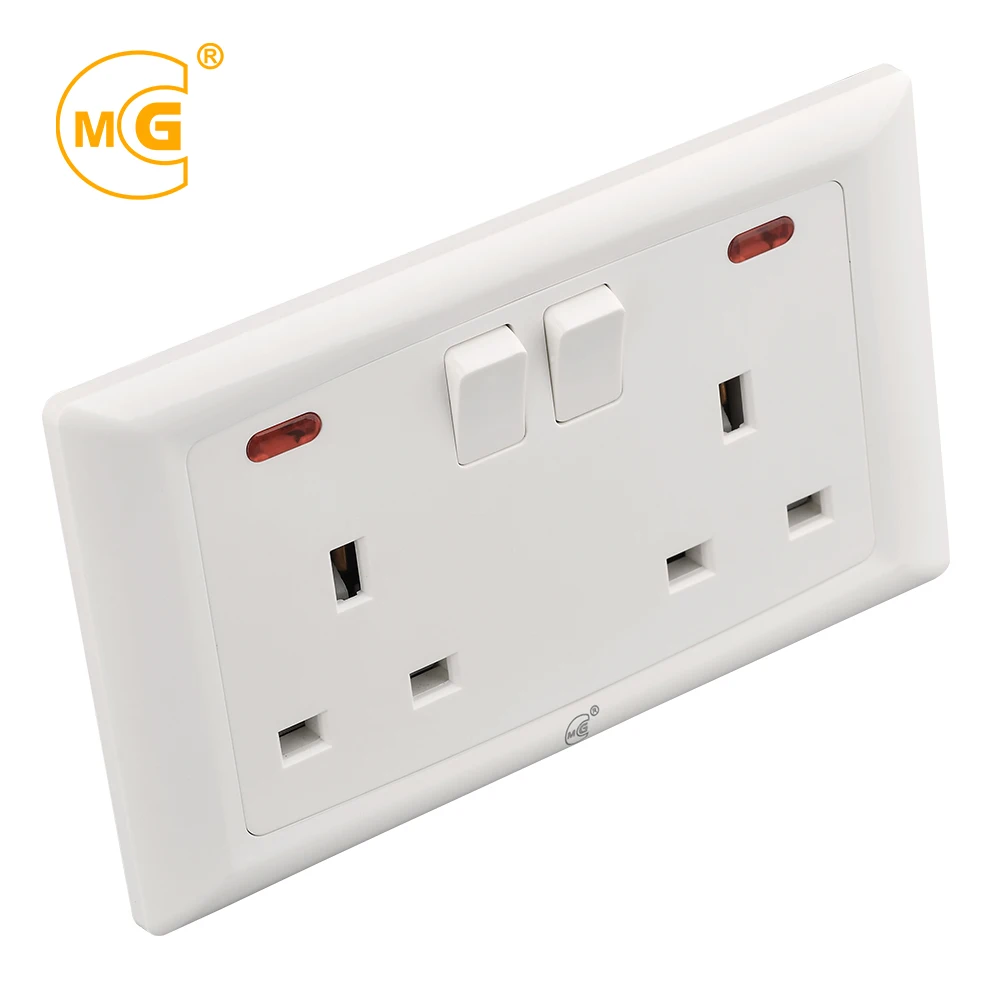 Британский стандарт Великобритании 13A 2 gang 3 pin переключила гнездо