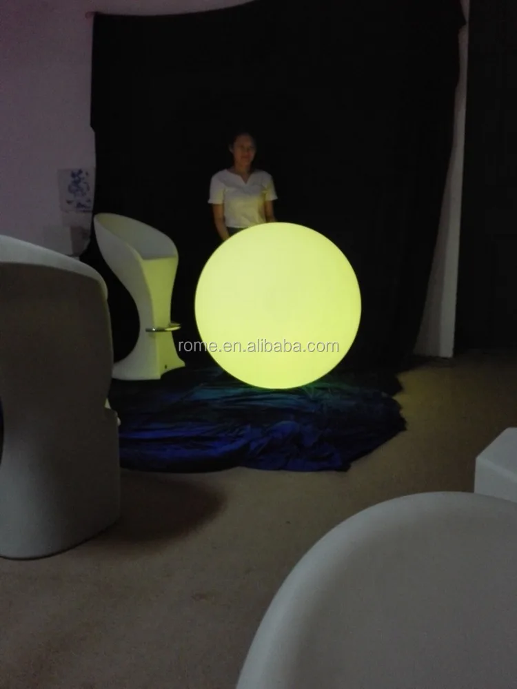 colorful rechargeable PE plastic IP68 remote control Giant Led Beach Ball